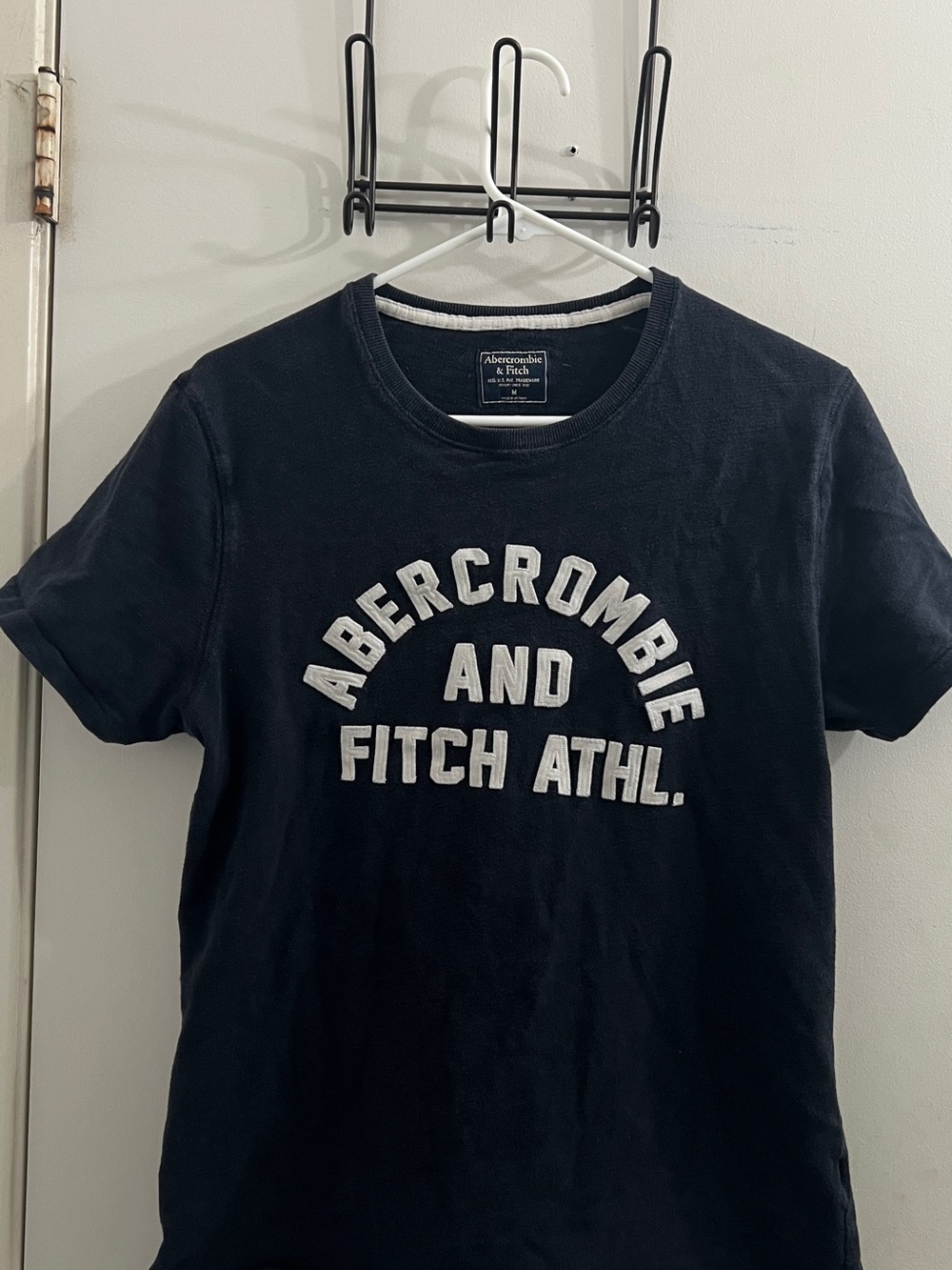 Abercrombie & Fitch Men’s Navy Blue Logo Graphic T-Shirt Size M